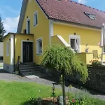Haus Sonberg Mit Garten, Pool, Fasssauna, Semi Detached House With Garden * 도이치란즈베르그