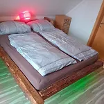 Haus Sonberg Mit Garten, Pool, Fasssauna, Semi Detached House With Garden Apartment *