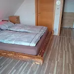 Haus Sonberg Mit Garten, Pool, Fasssauna, Semi Detached House With Garden 도이치란즈베르그