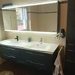 Haus Sonberg Mit Garten, Pool, Fasssauna, Semi Detached House With Garden 도이치란즈베르그