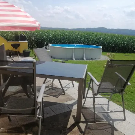 Apartmán Haus Sonberg Mit Garten, Pool, Fasssauna, Semi Detached House With Garden Deutschlandsberg