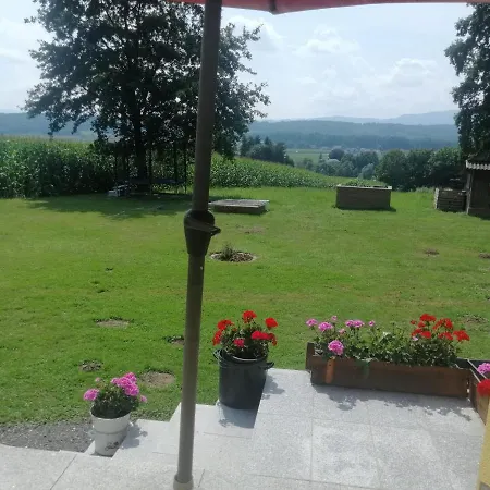Apartmán Haus Sonberg Mit Garten, Pool, Fasssauna, Semi Detached House With Garden Deutschlandsberg