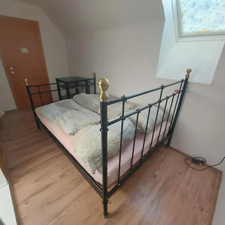 Haus Sonberg Mit Garten, Pool, Fasssauna, Semi Detached House With Garden * 德意志兰茨贝格