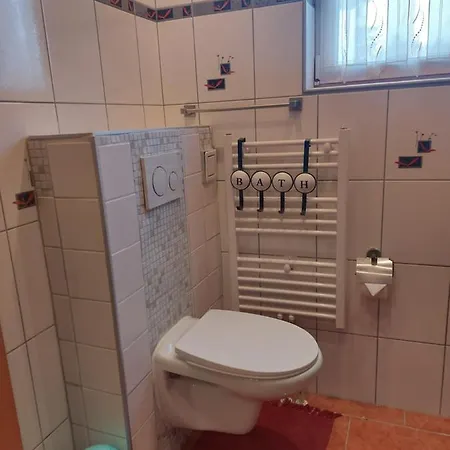 Haus Sonberg Mit Garten, Pool, Fasssauna, Semi Detached House With Garden Apartamento