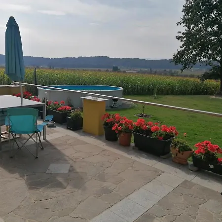 Haus Sonberg Mit Garten, Pool, Fasssauna, Semi Detached House With Garden