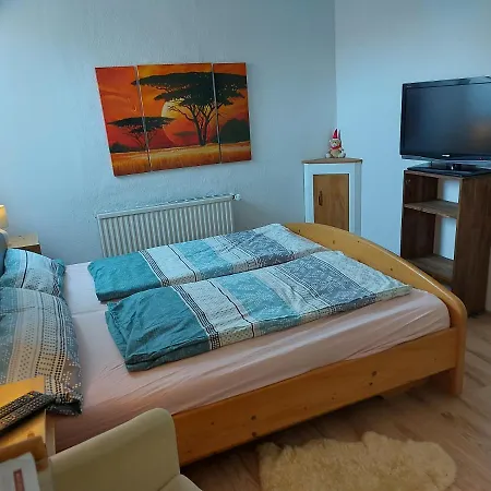 Haus Sonberg Mit Garten, Pool, Fasssauna, Semi Detached House With Garden アパート ドイチュランツベルク