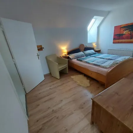 Haus Sonberg Mit Garten, Pool, Fasssauna, Semi Detached House With Garden ドイチュランツベルク