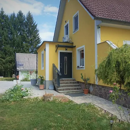 Haus Sonberg Mit Garten, Pool, Fasssauna, Semi Detached House With Garden *
