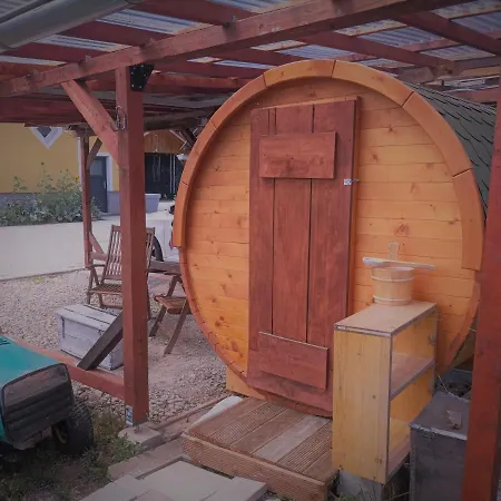 Haus Sonberg Mit Garten, Pool, Fasssauna, Semi Detached House With Garden ドイチュランツベルク