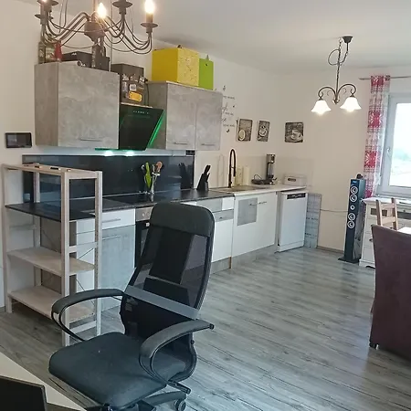 Haus Sonberg Mit Garten, Pool, Fasssauna, Semi Detached House With Garden * 德意志兰茨贝格