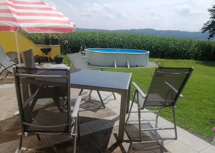 Apartman Haus Sonberg Mit Garten, Pool, Fasssauna, Semi Detached House With Garden Deutschlandsberg