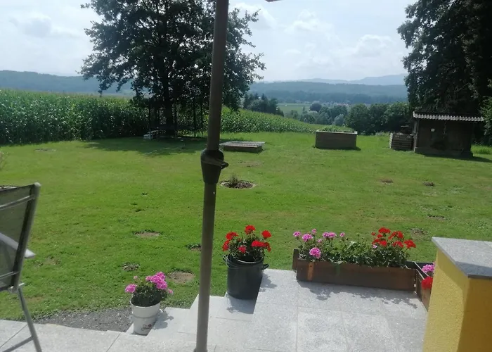 Apartman Haus Sonberg Mit Garten, Pool, Fasssauna, Semi Detached House With Garden Deutschlandsberg