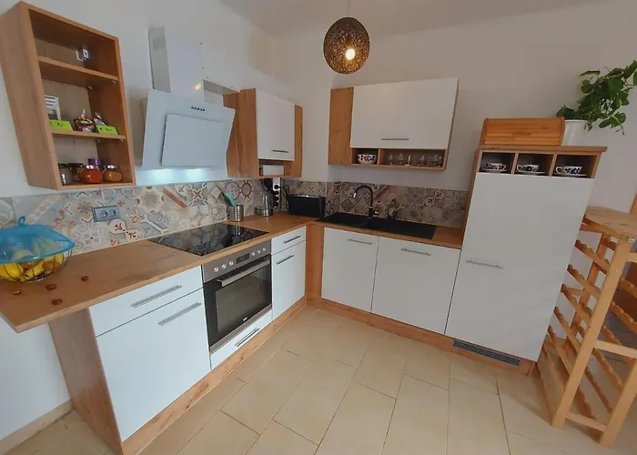 Apartman Haus Sonberg Mit Garten, Pool, Fasssauna, Semi Detached House With Garden *