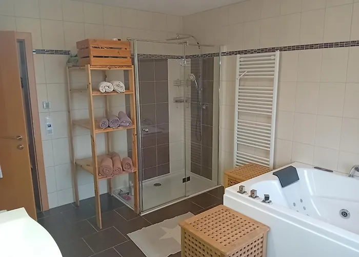Haus Sonberg Mit Garten, Pool, Fasssauna, Semi Detached House With Garden דירה דויטשלנדסברג