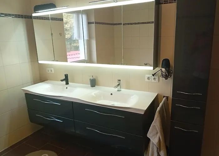 Haus Sonberg Mit Garten, Pool, Fasssauna, Semi Detached House With Garden דויטשלנדסברג